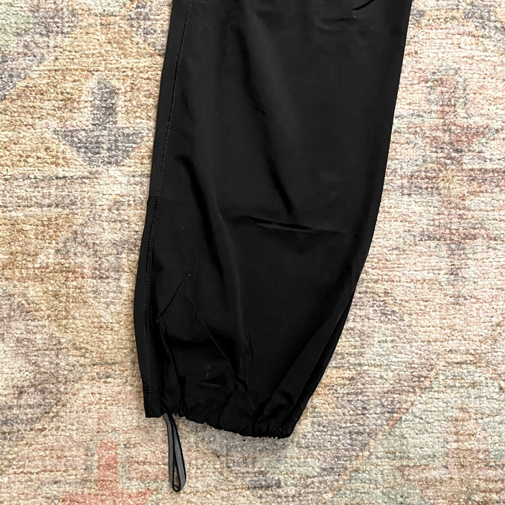 Lululemon Fully Lined Nylon Womens Pants with Adjustable Ankle Cinch - Picture 2 of 9